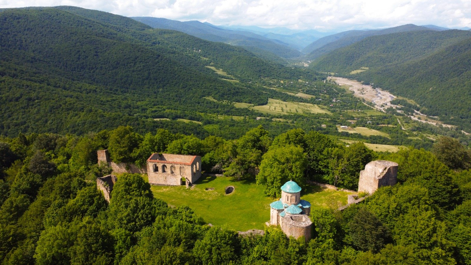 ციხე მთის წვერზე / The fortress on the peak
