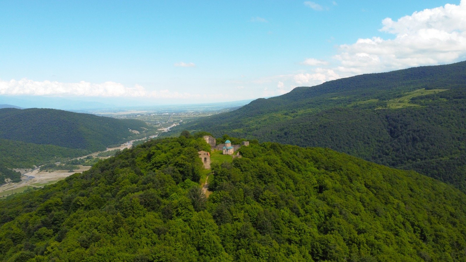 კვეტერა მთის ქედზე / Kvetera on the mountain ridge